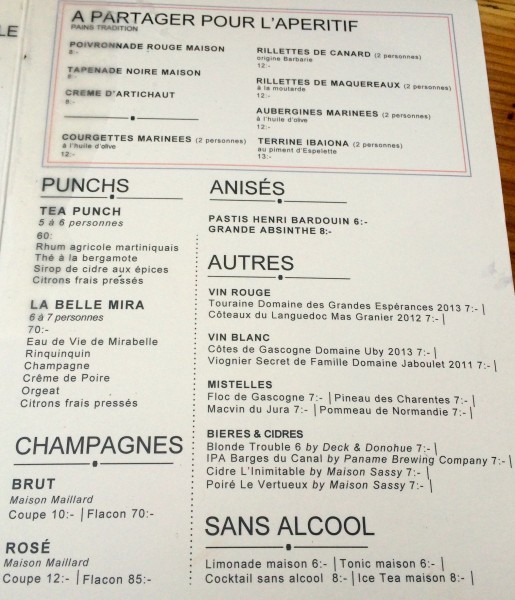 Servi au bar à cocktails Le Syndicat, à Paris : champagne, pastis, eau de vie